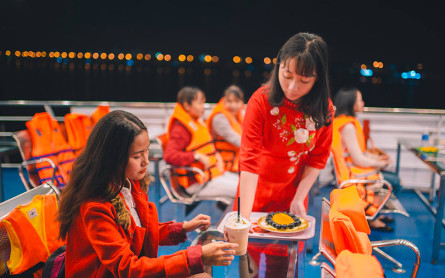 Khám Phá Du Thuyền Mỹ Xuân Sông Hàn Đà Nẵng: Vé Ngắm Cầu Rồng Phun Lửa & Ăn Tối Lãng Mạn